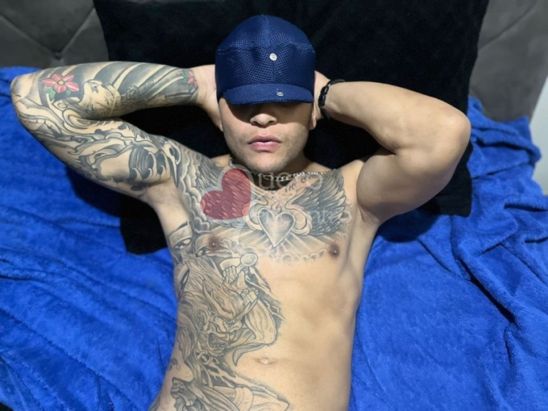 Foto de Leeo Novin Tatuado