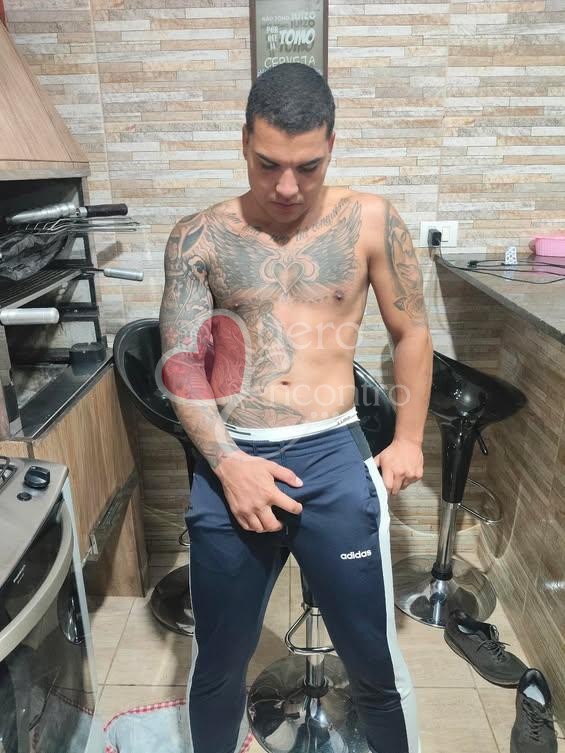 Foto de Leeo Novin Tatuado