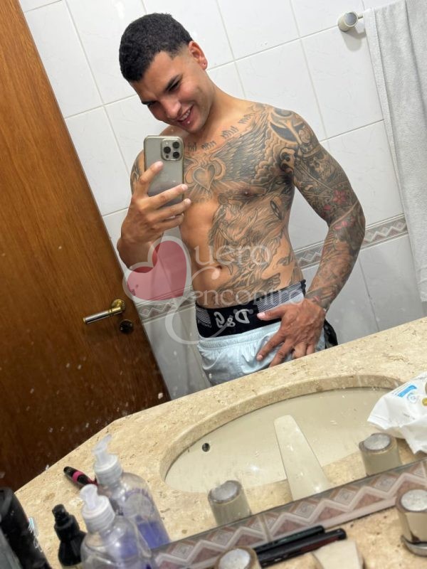 Foto de Leeo Novin Tatuado
