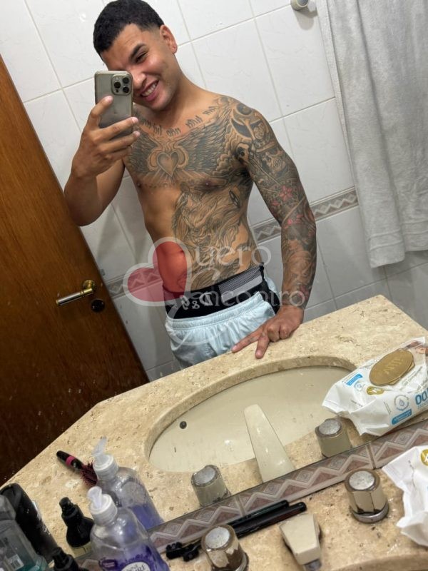 Foto de Leeo Novin Tatuado