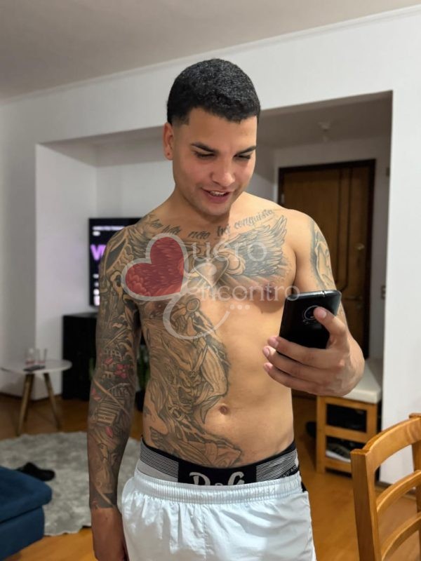 Foto de Leeo Novin Tatuado