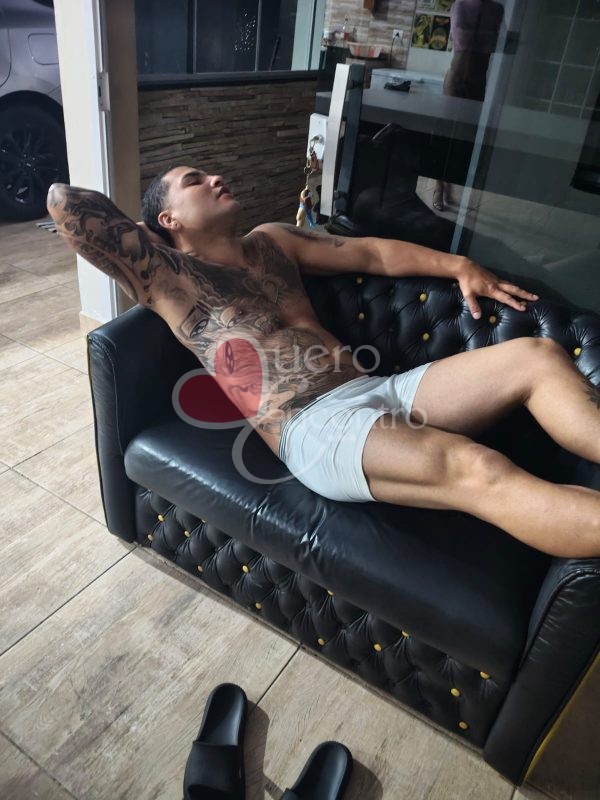Foto de Leeo Novin Tatuado