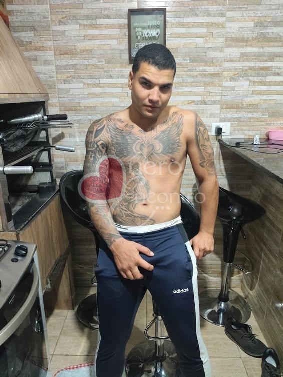 Foto de Leeo Novin Tatuado