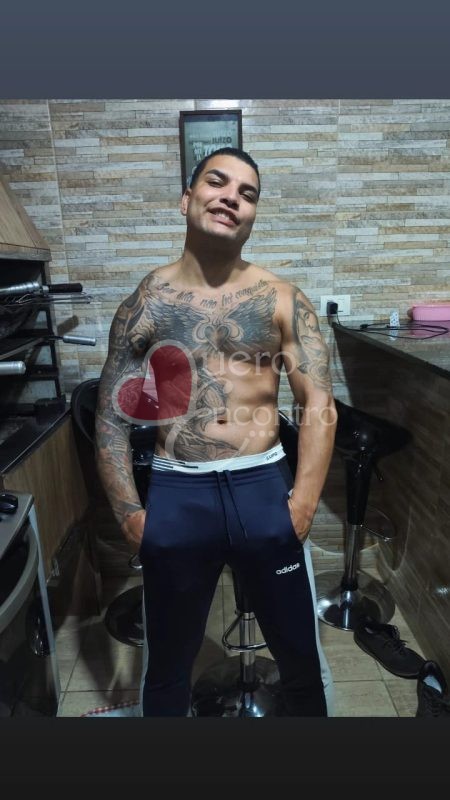Foto de Leeo Novin Tatuado