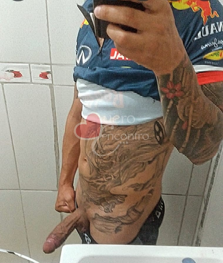 Foto de Leeo Novin Tatuado